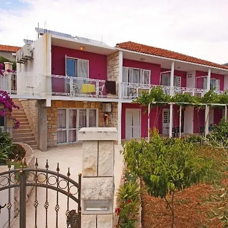 Double Hvar 15706e Πανσιόν 3*