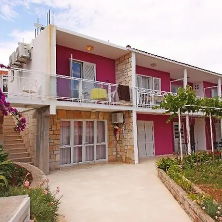 Double Hvar 15706e Πανσιόν 3*