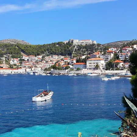 Πανσιόν Double Hvar 15706e