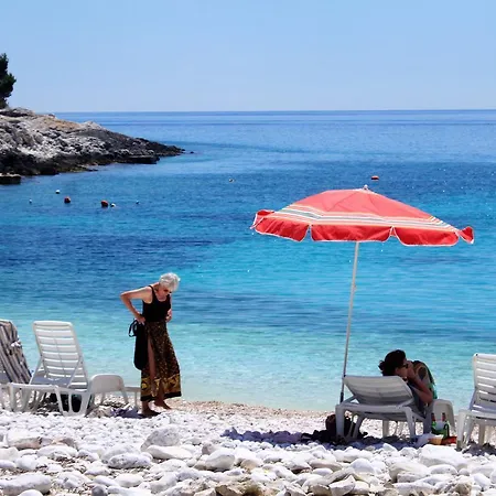 Πανσιόν Double Hvar 15706e 3*